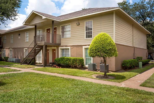 Life At Beverly Palms - Image 2