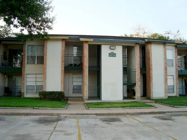 Twin Oaks - Image 4