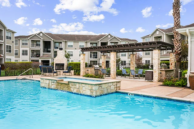 The Henry At Woodland Hills