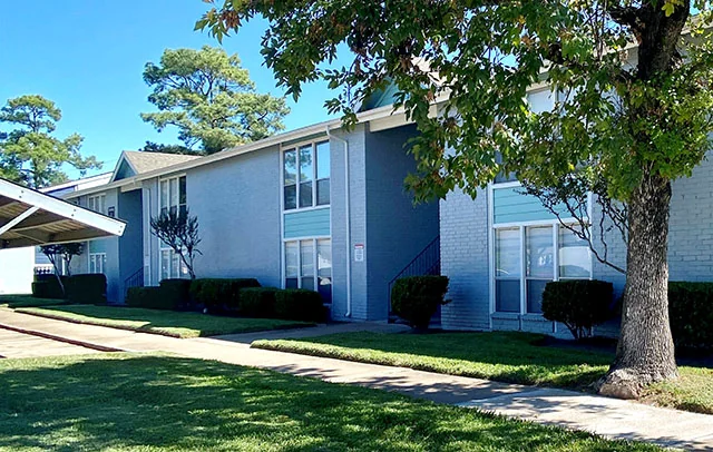 Ashley Crest - Image 4