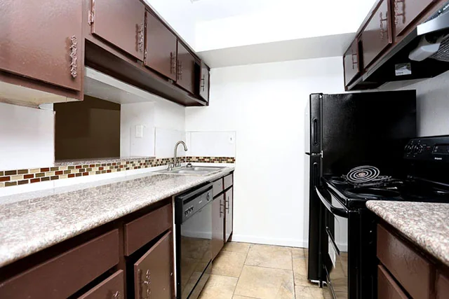 7637 Harwin - Image 2