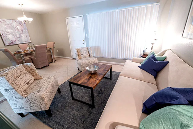 7637 Harwin - Image 3