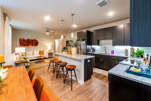 Imperial Oaks Square - Image 4