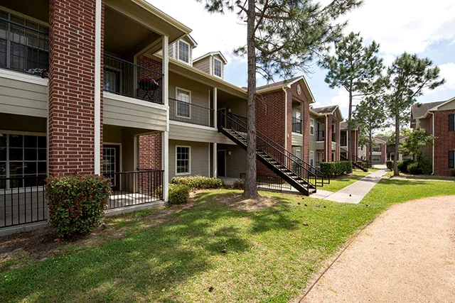 Green Pines - Image 2