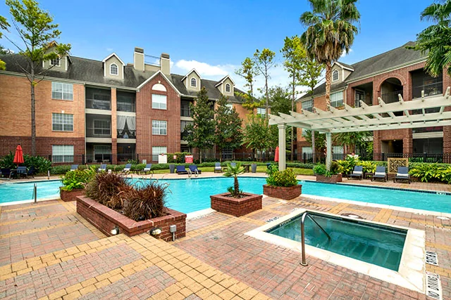 10X Woodway Square - Image 1