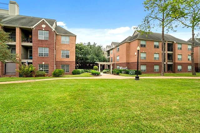10X Woodway Square - Image 3