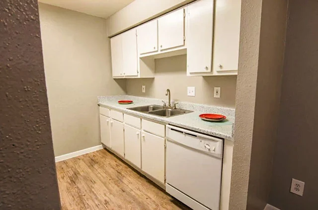 Huntington Oaks - Image 4