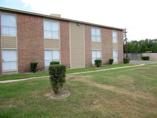 Bay Oaks - Image 1